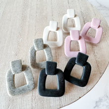Load image into Gallery viewer, WS Scottie Earrings
