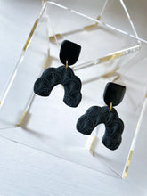 Load image into Gallery viewer, Black Textured Clay Arch Earrings
